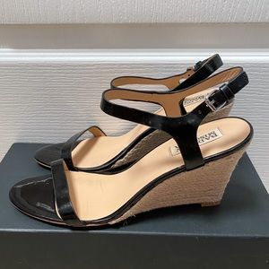 Badgley Mischka Black Patent Leather with Straw Heel Wedge Size 9.5